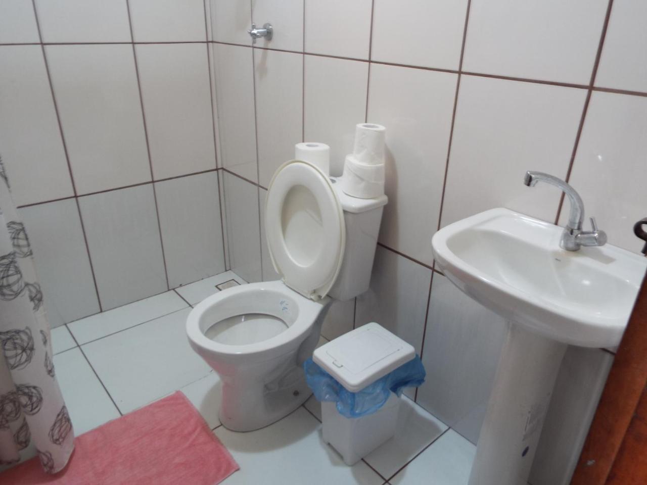 Livina Hostel Парати Екстериор снимка