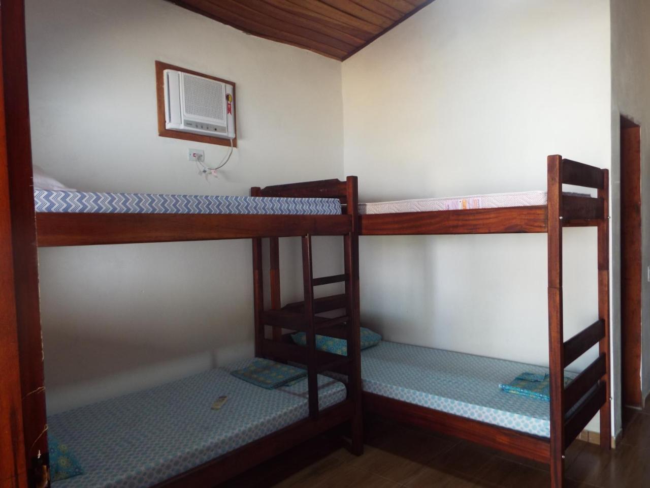 Livina Hostel Парати Екстериор снимка