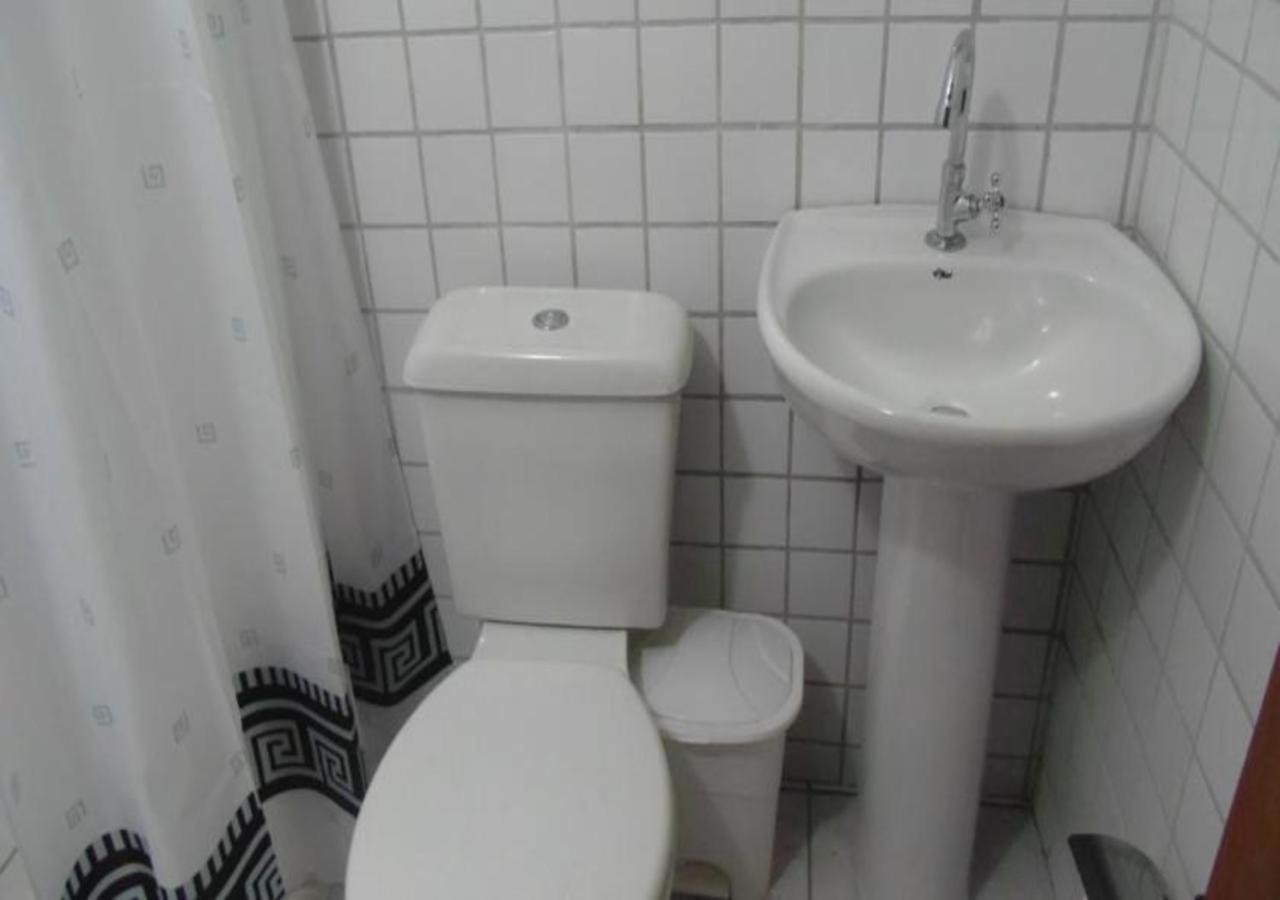 Livina Hostel Парати Екстериор снимка